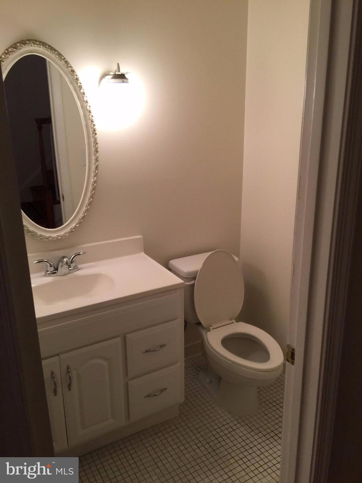 8729 Belmart Road Potomac, MD 20854 - Photo 9 of 20 Bath