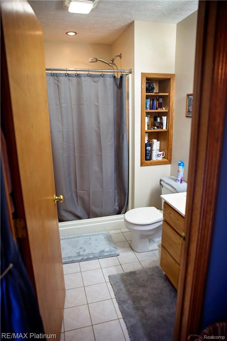 7000 West Allen Road Fowlerville, MI 48836 - Photo 12 of 26 Master Bath.jpg