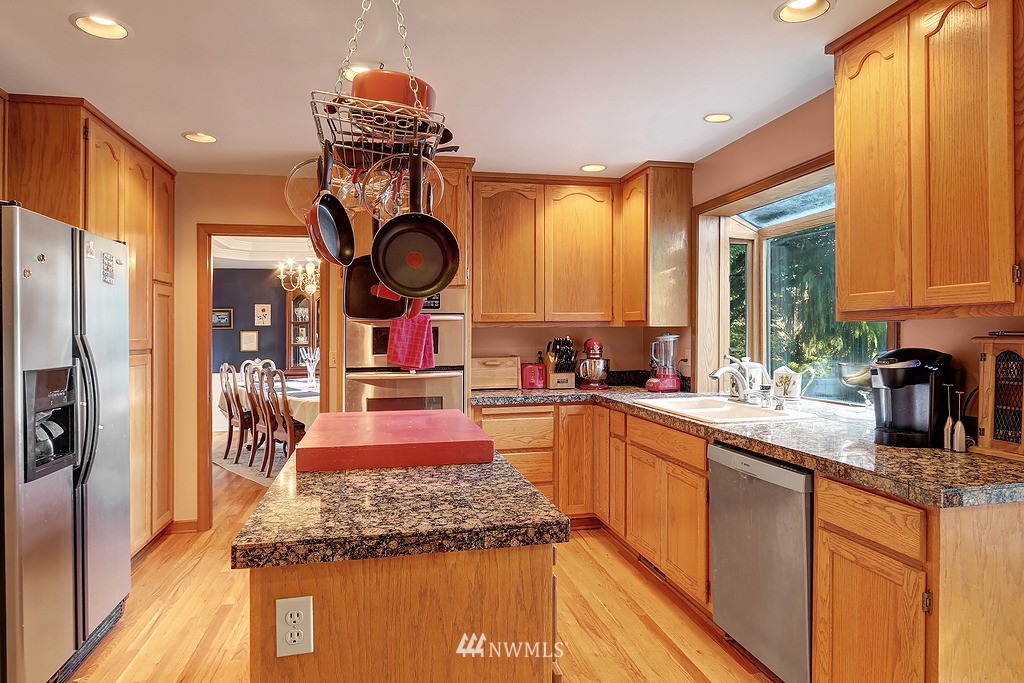 2932 184th Place Southeast Bothell, WA 98012 - Photo 4 of 18 Gallery Image 4