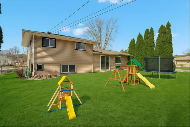 a view of a house with a backyard