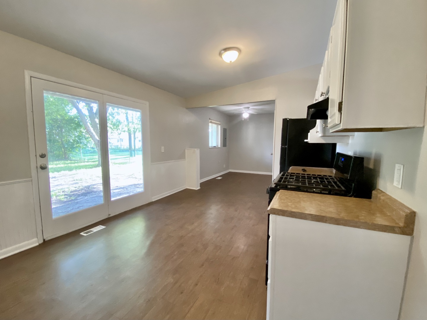 317 East Schaumburg Road Streamwood, IL 60107 - Photo 6 of 25 a kitchen with a stove and a refrigerator