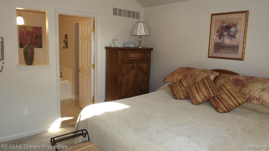 49146 Hawksburry Road, Unit 106 Canton, MI 48188 - Photo 37 of 60 38.jpg