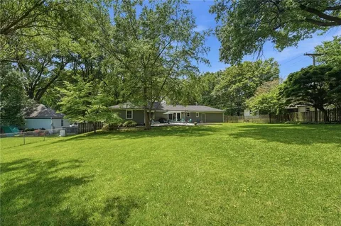 $425,000 | 1216 West 97th Street, Kansas City, MO 64114