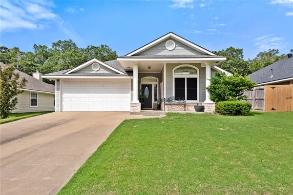 $2,000 | 2805 Muirwood Court, Bryan, TX 77807