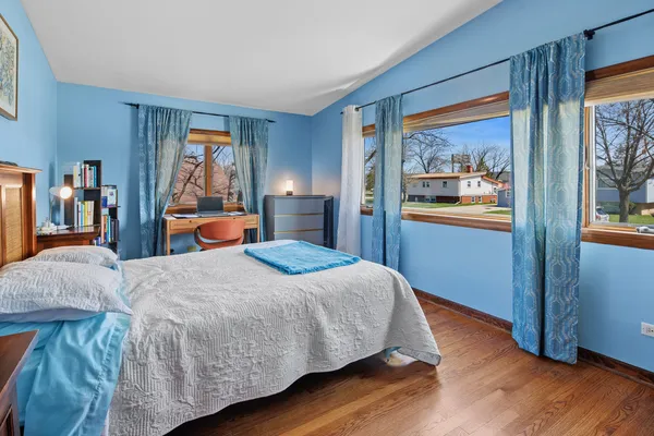 $430,000 | 2664 South Craig Drive, Des Plaines, IL 60018