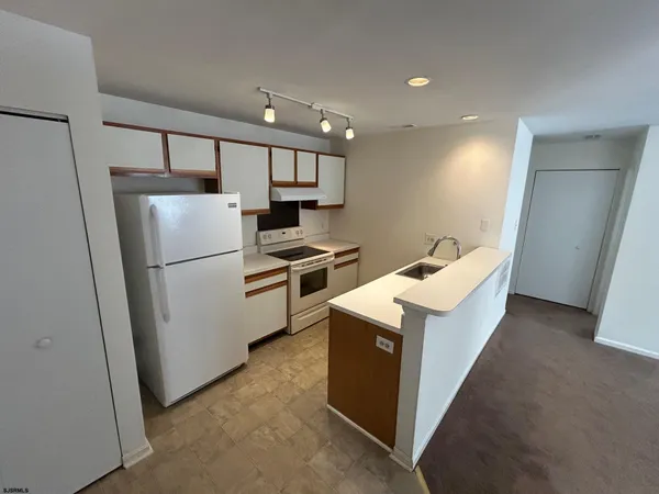 $1,700 | 187 Meadow Ridge Road, Unit 187, Smithville, NJ 08205