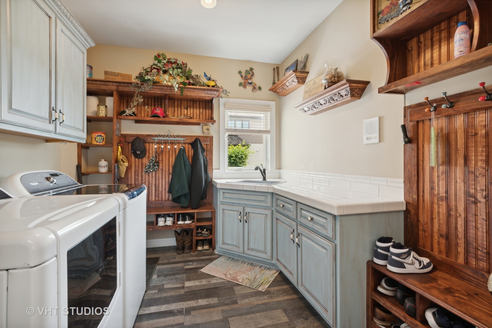 21170 Sage Brush Lane Mokena, IL 60448 - Photo 34 of 66 a kitchen with a stove and cabinets
