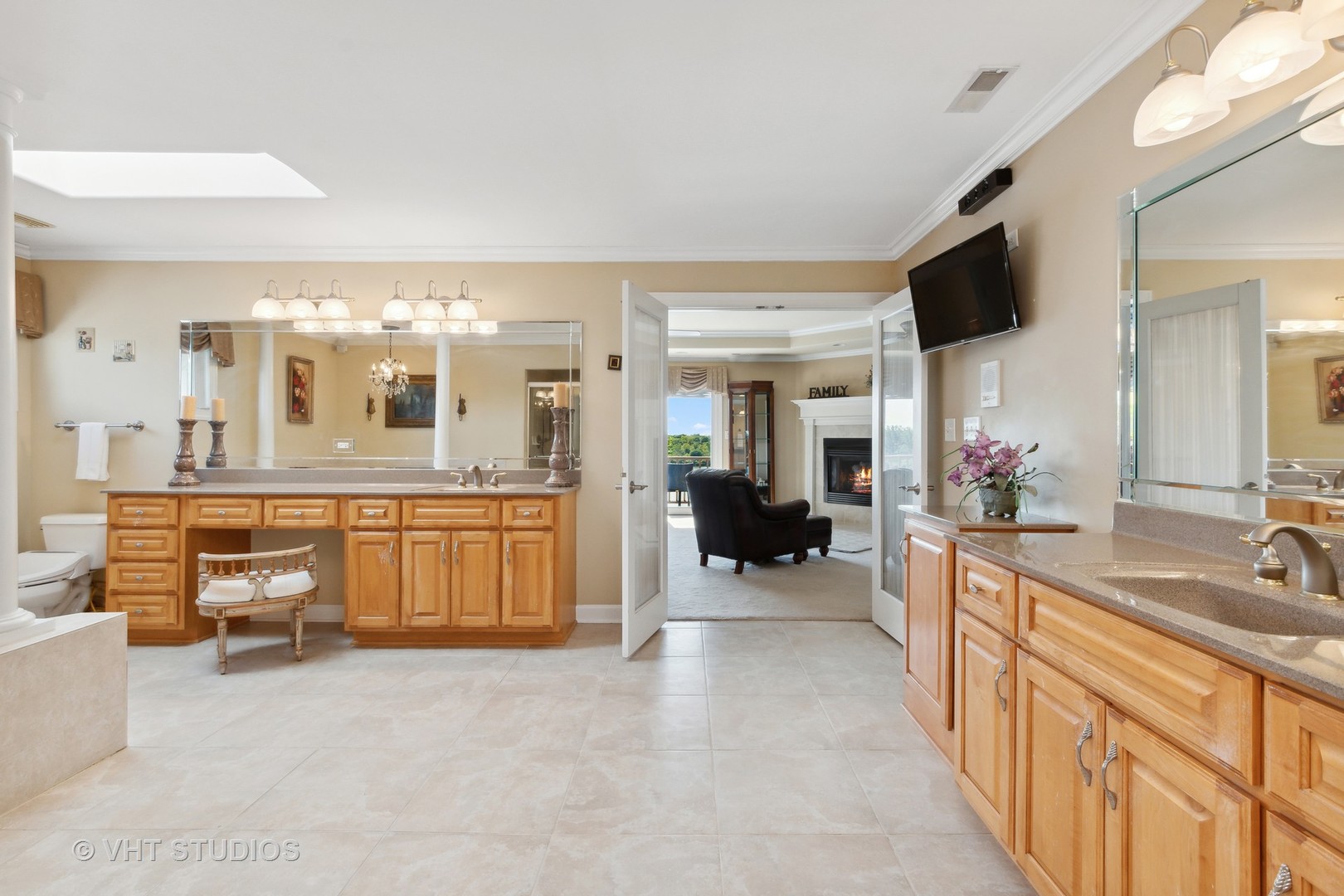 21170 Sage Brush Lane Mokena, IL 60448 - Photo 40 of 66 a large bathroom with a large tub and sink