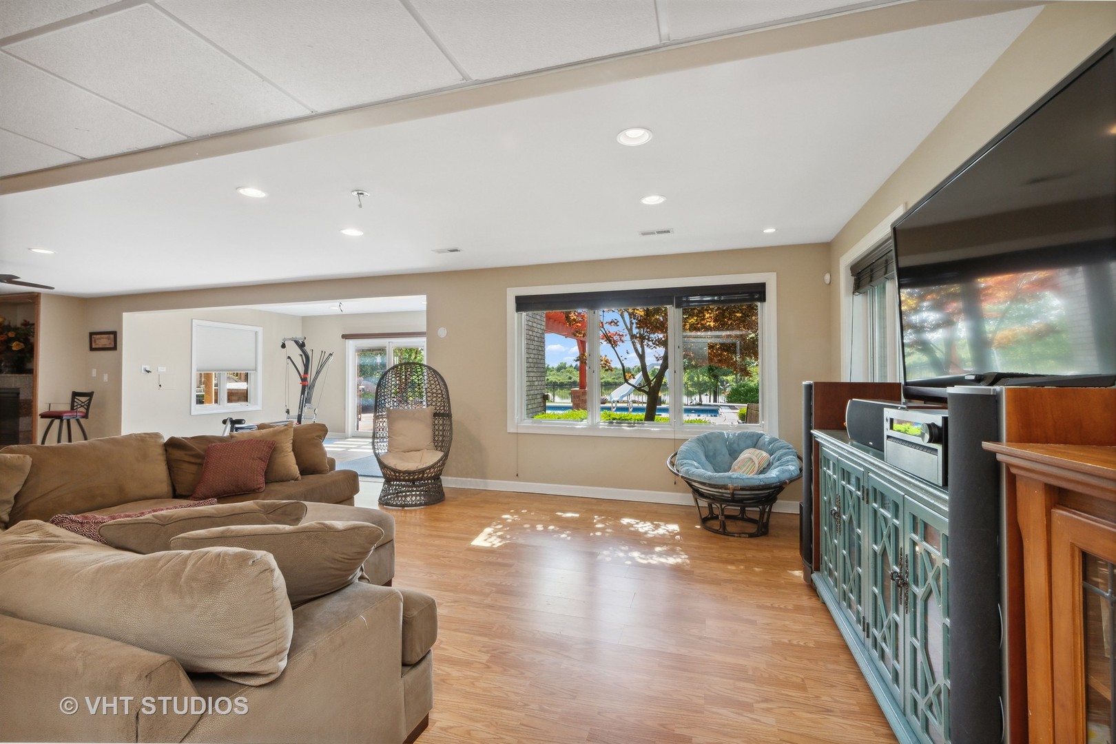21170 Sage Brush Lane Mokena, IL 60448 - Photo 49 of 66 a living room with furniture and a large window