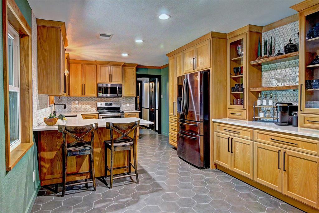 3615 Fritz Lane Corinth, TX 76208 - Photo 8 of 28 a kitchen with stainless steel appliances a refrigerator and cabinets