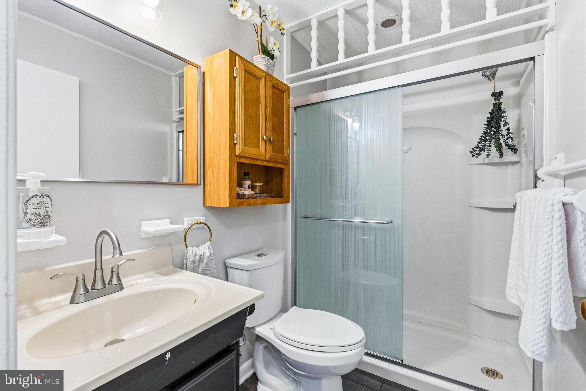 919 Seminole Road Frederick, MD 21701 - Photo 15 of 25 Upstairs Full Bathroom