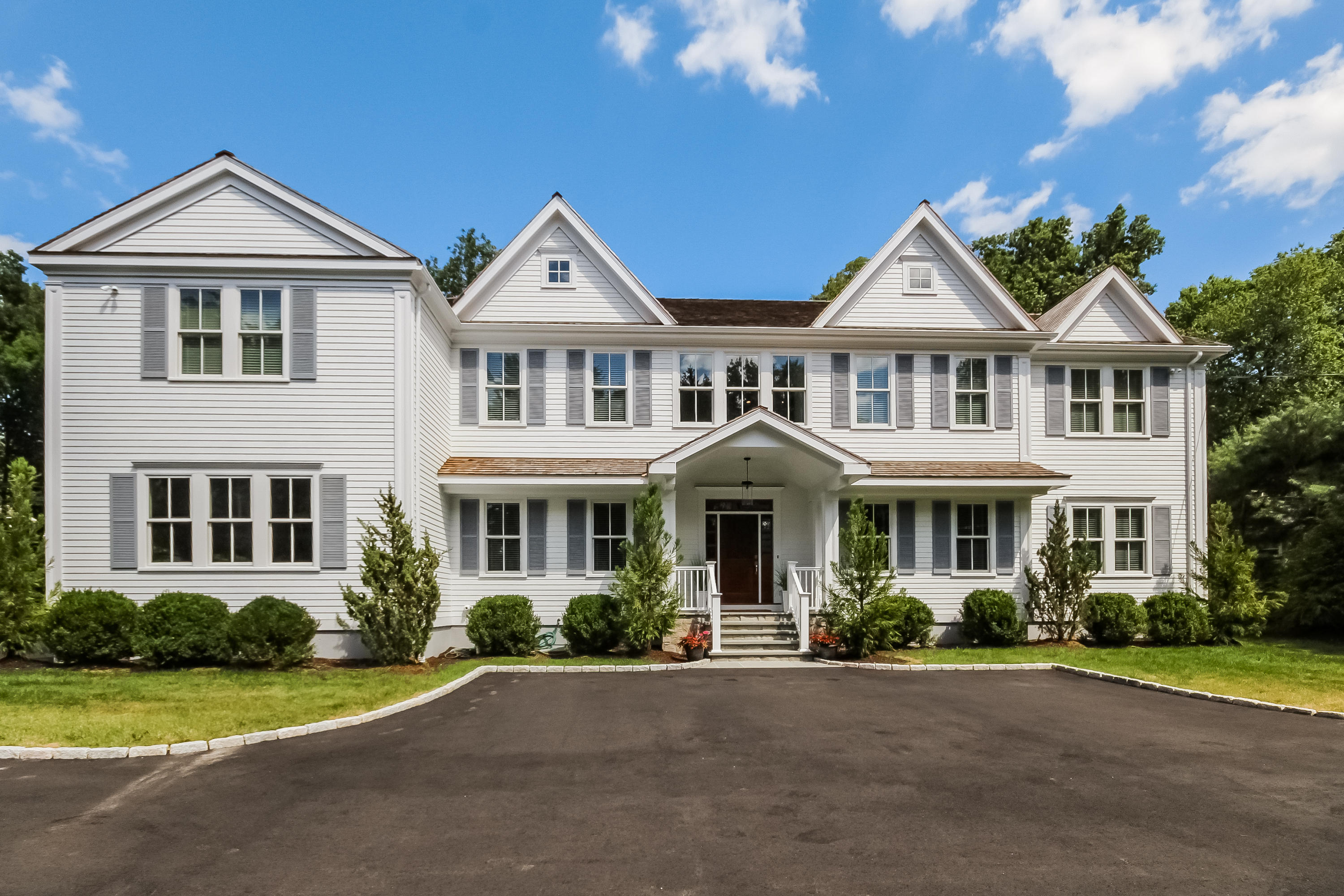 100 Leeuwarden Road Darien, CT 06820 - Photo 4 of 70 075-Front_View-3044755-large