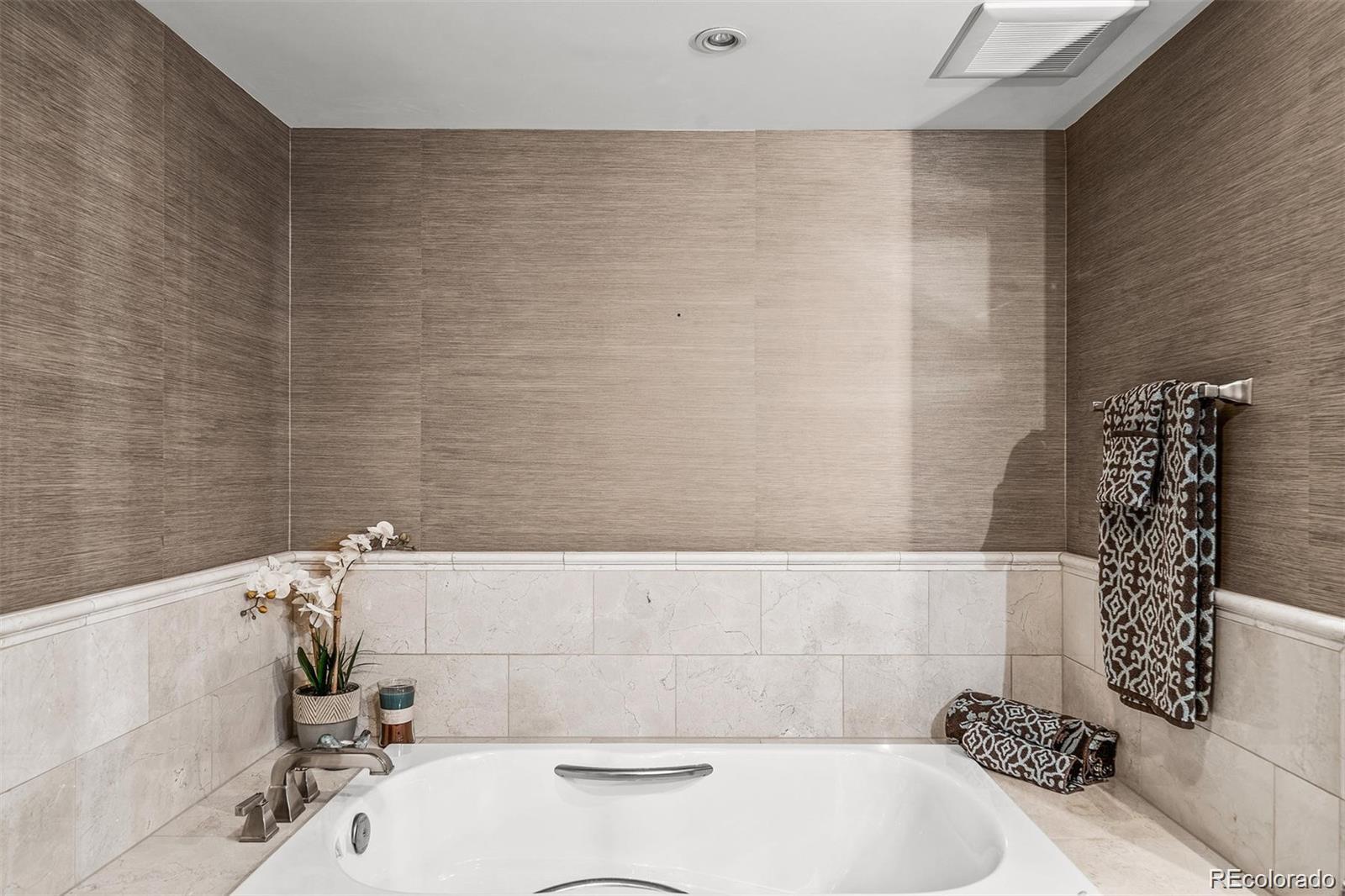 1891 Curtis Street, Unit 1607 Denver, CO 80202 - Photo 28 of 47 a bathroom with a sink and a tub