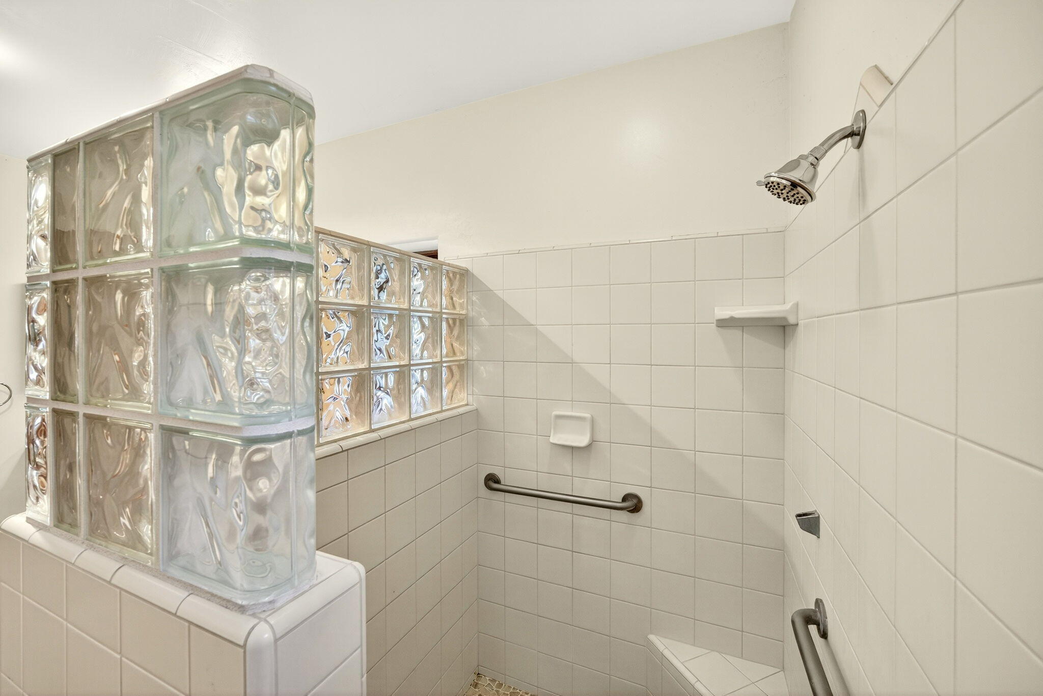 17252 North Applegate Road Grants Pass, OR 97527 - Photo 27 of 59 PrimaryBathroomApplegate
