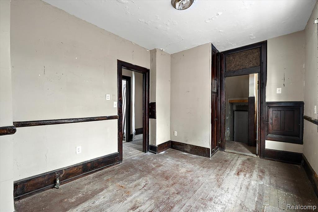 3000 Field Street Detroit, MI 48214 - Photo 11 of 77