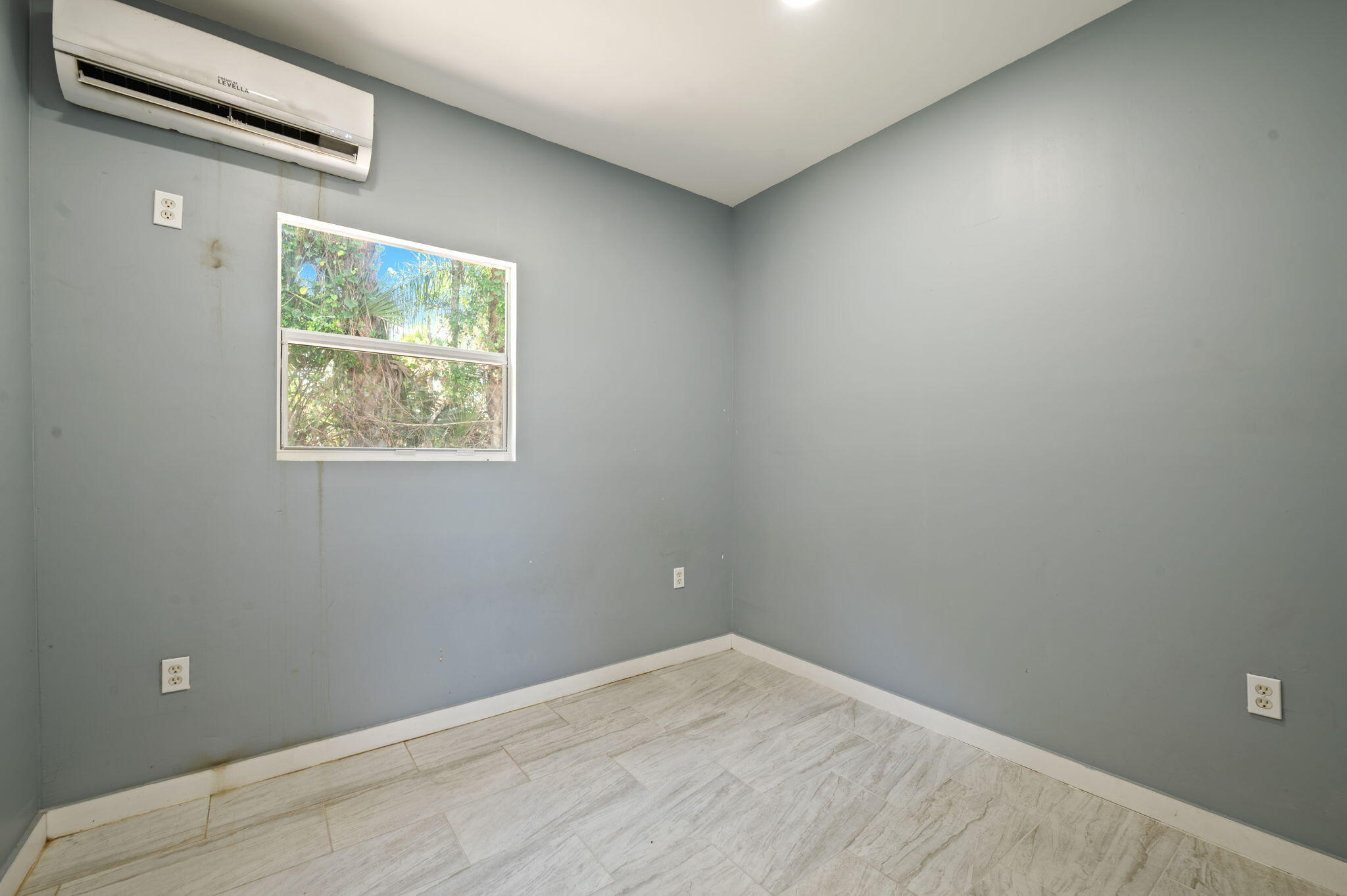 2587 E Road Loxahatchee Groves, FL 33470 - Photo 30 of 46 a view of an empty room