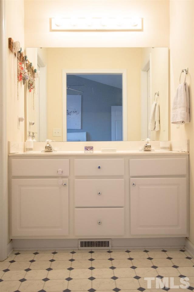 635 Slate Top House Road Clayton, NC 27520 - Photo 11 of 25 Gallery Image 11
