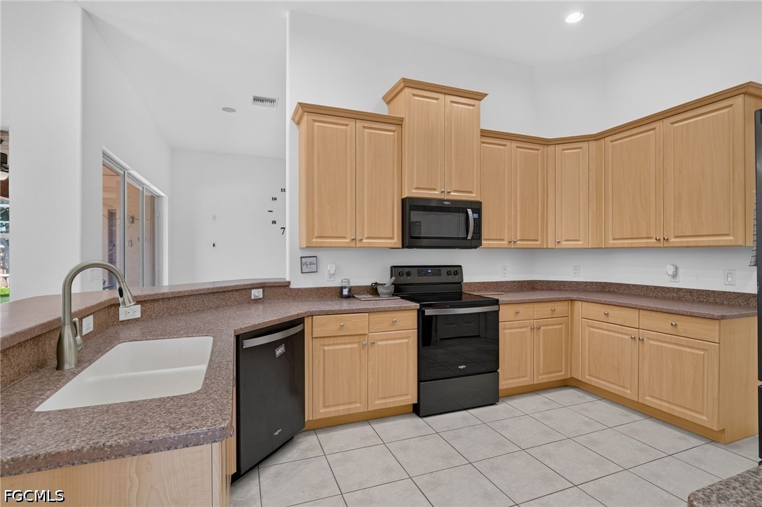1012 Southwest 39th Terrace Cape Coral, FL 33914 - Photo 9 of 52 Gallery Image 9