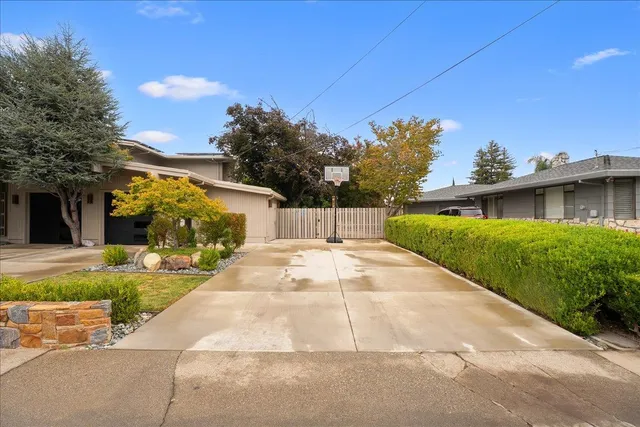 $975,000 | 741 East Hillcrest Avenue, Yuba City, CA 95991