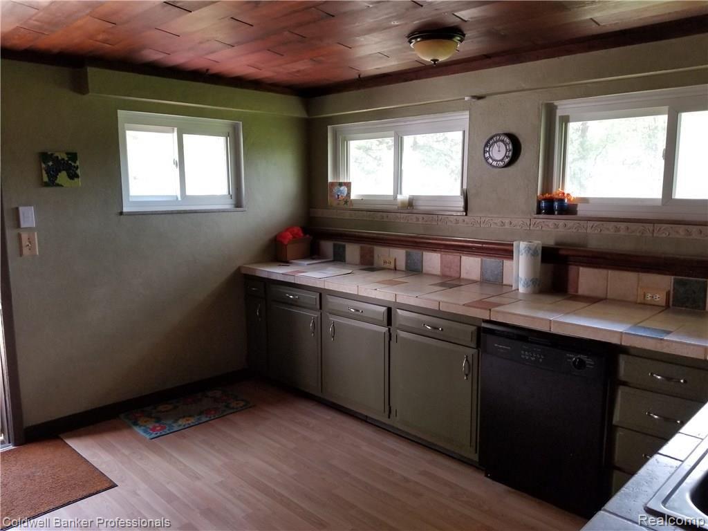 6105 Richfield Road Flint, MI 48506 - Photo 5 of 29 20170517_125434.jpg