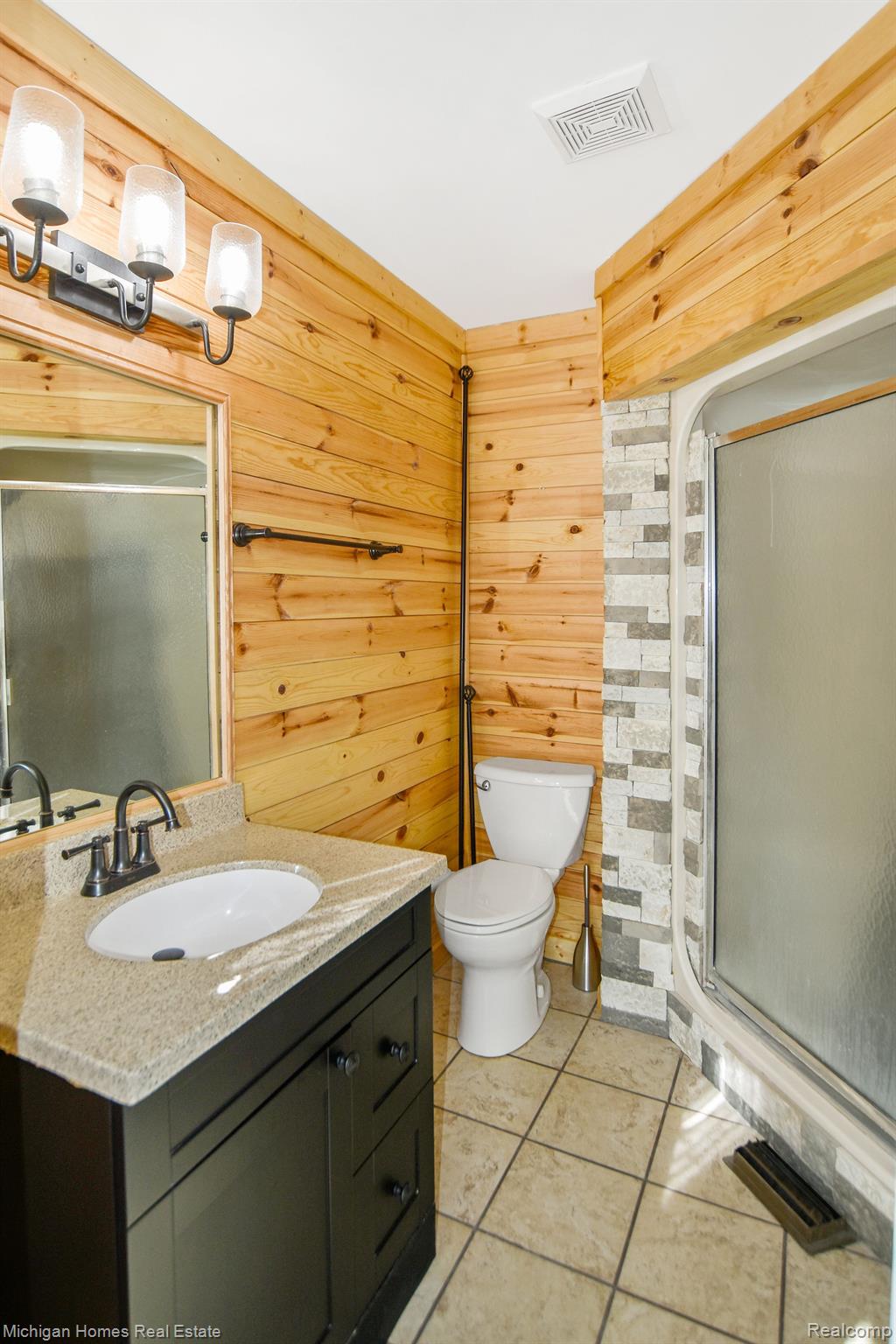 10938 Terrace Road Holly, MI 48442 - Photo 16 of 26 Main Bedroom bath