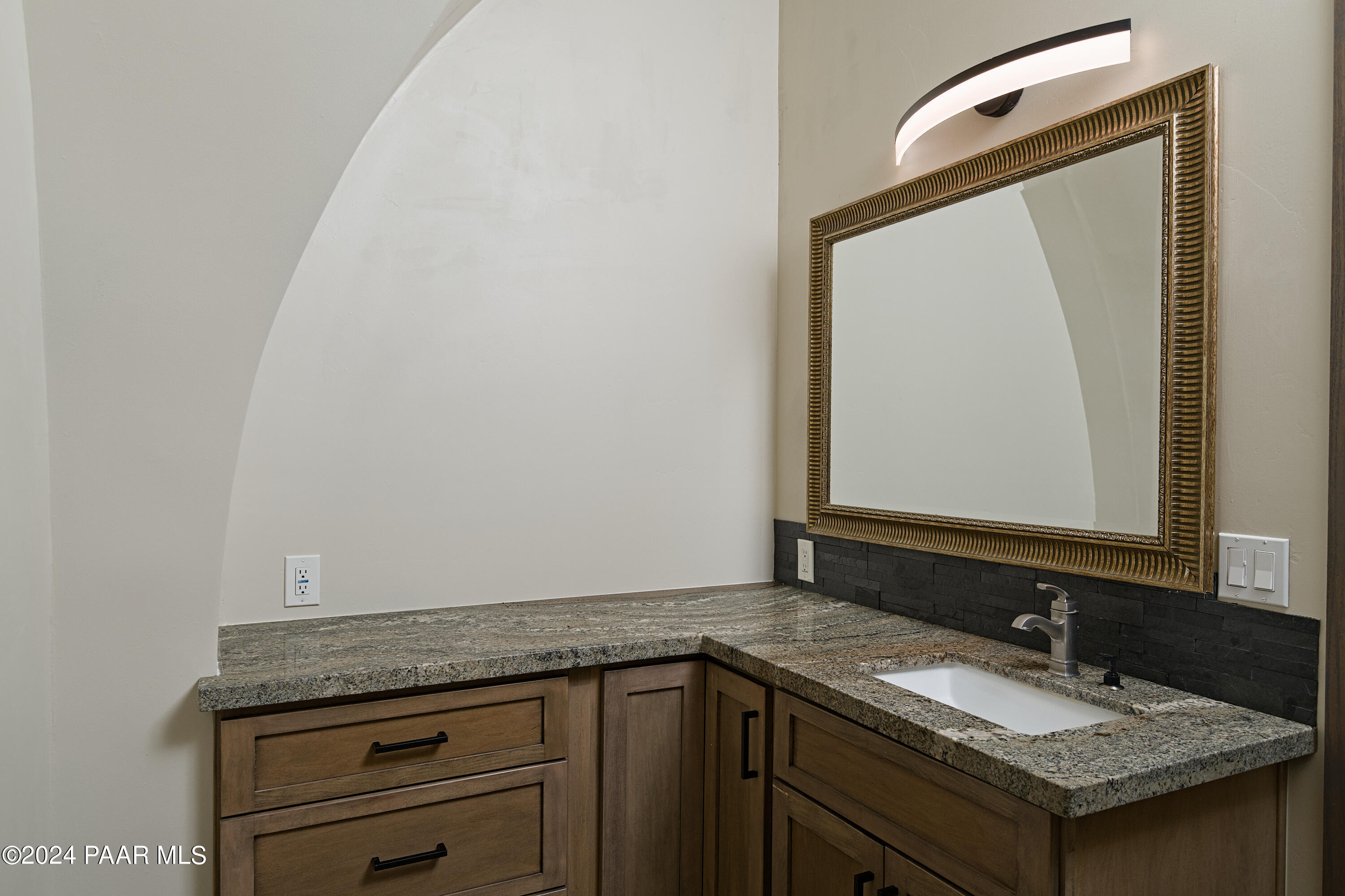 7250 Magic Mountain Road Kirkland, AZ 86332 - Photo 19 of 33 D85_8063_mls