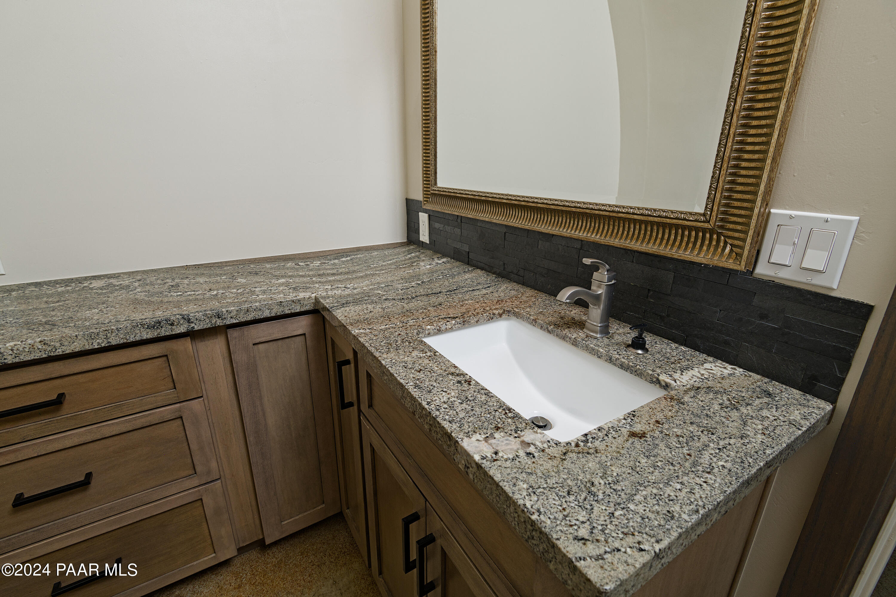 7250 Magic Mountain Road Kirkland, AZ 86332 - Photo 20 of 33 D85_8064_mls