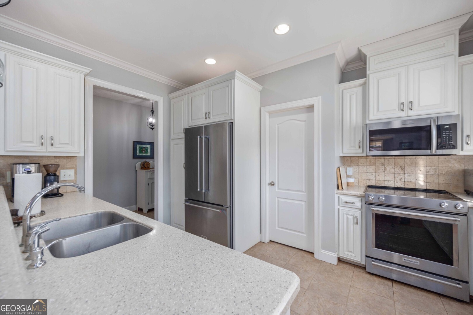 6742 Bridge Way Columbus, GA 31904 - Photo 19 of 45 a kitchen with granite countertop a refrigerator stove and sink