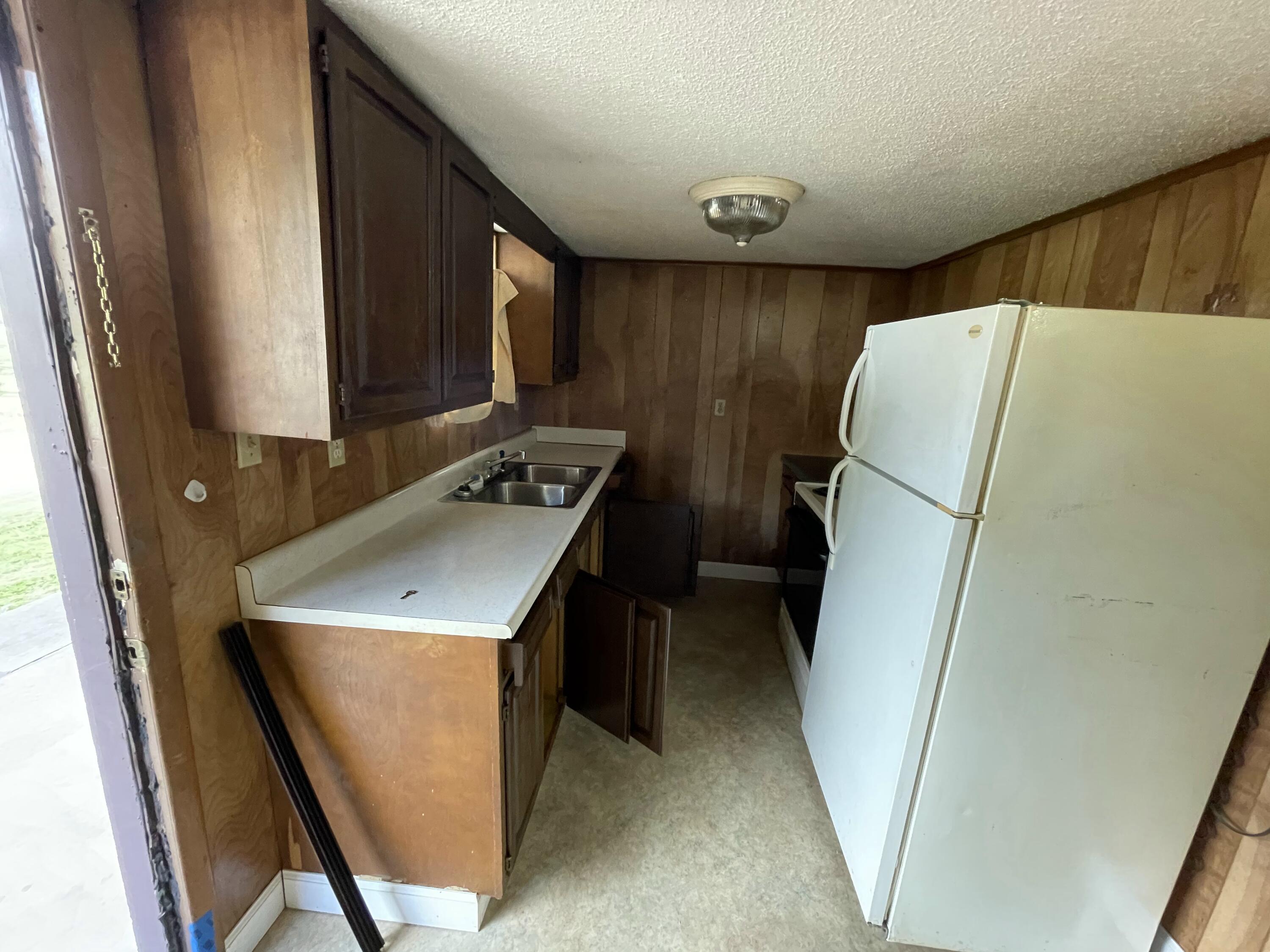 225 Rocky Branch Road Elizabethton, TN 37643 - Photo 5 of 22 E83BB612-098C-46CF-8473-46D652A247FD