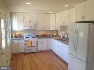 4710 Somerset Road Riverdale, MD 20737 - Photo 3 of 17 Kitchen