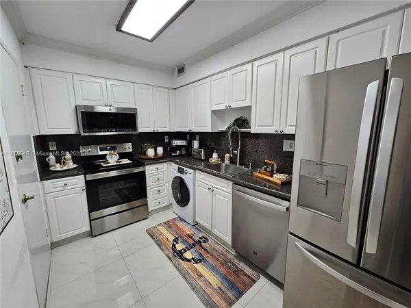 $4,000 | 2501 South Ocean Drive, Unit 1115, Hollywood, FL 33019