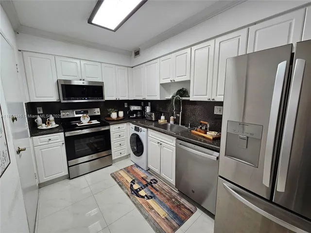 $4,000 | 2501 South Ocean Drive, Unit 1115, Hollywood, FL 33019