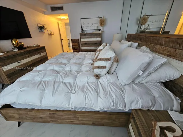 $4,000 | 2501 South Ocean Drive, Unit 1115, Hollywood, FL 33019