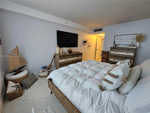 $4,000 | 2501 South Ocean Drive, Unit 1115, Hollywood, FL 33019