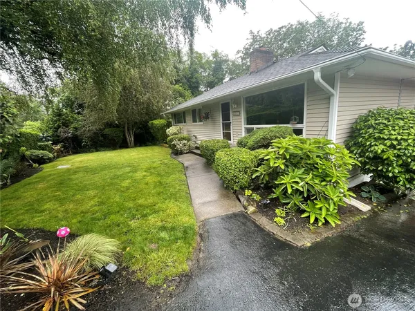 $3,800 | 22855 16th Avenue South, Des Moines, WA 98198