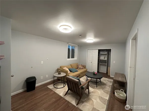 $3,800 | 22855 16th Avenue South, Des Moines, WA 98198