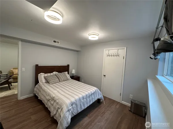 $3,800 | 22855 16th Avenue South, Des Moines, WA 98198