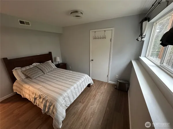 $3,800 | 22855 16th Avenue South, Des Moines, WA 98198