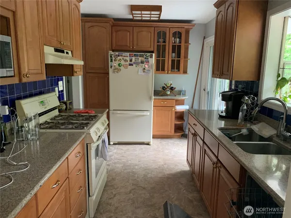 $3,800 | 22855 16th Avenue South, Des Moines, WA 98198