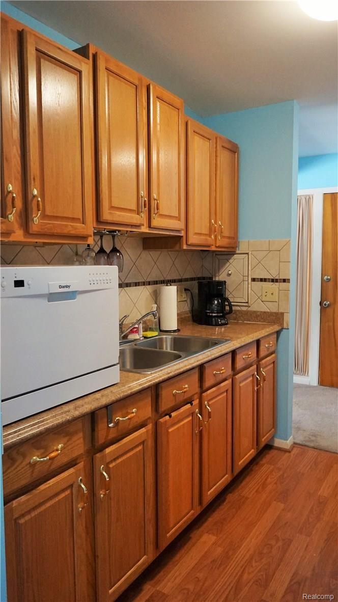 1199 South Sheldon Road, Unit 91 Plymouth, MI 48170 - Photo 7 of 15 7 Kitchen.JPG