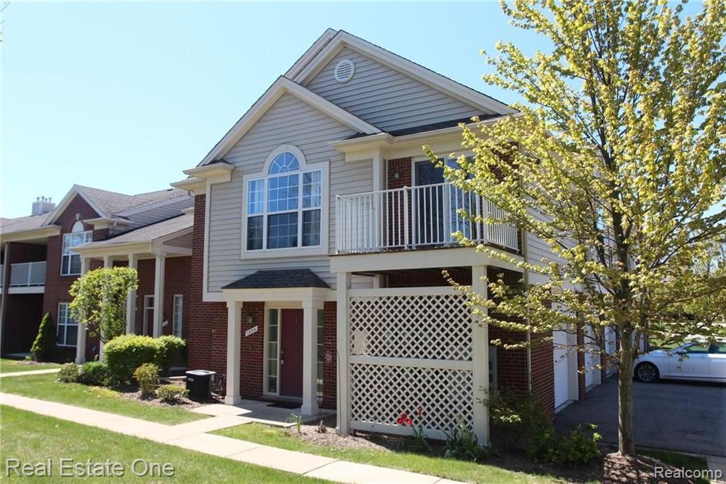 1654 Deepwood Circle Rochester, MI 48307 - Photo 2 of 16