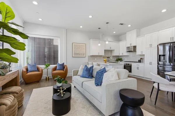 $550,000 | 2450 North Garrett Avenue, Unit 18, Dallas, TX 75206