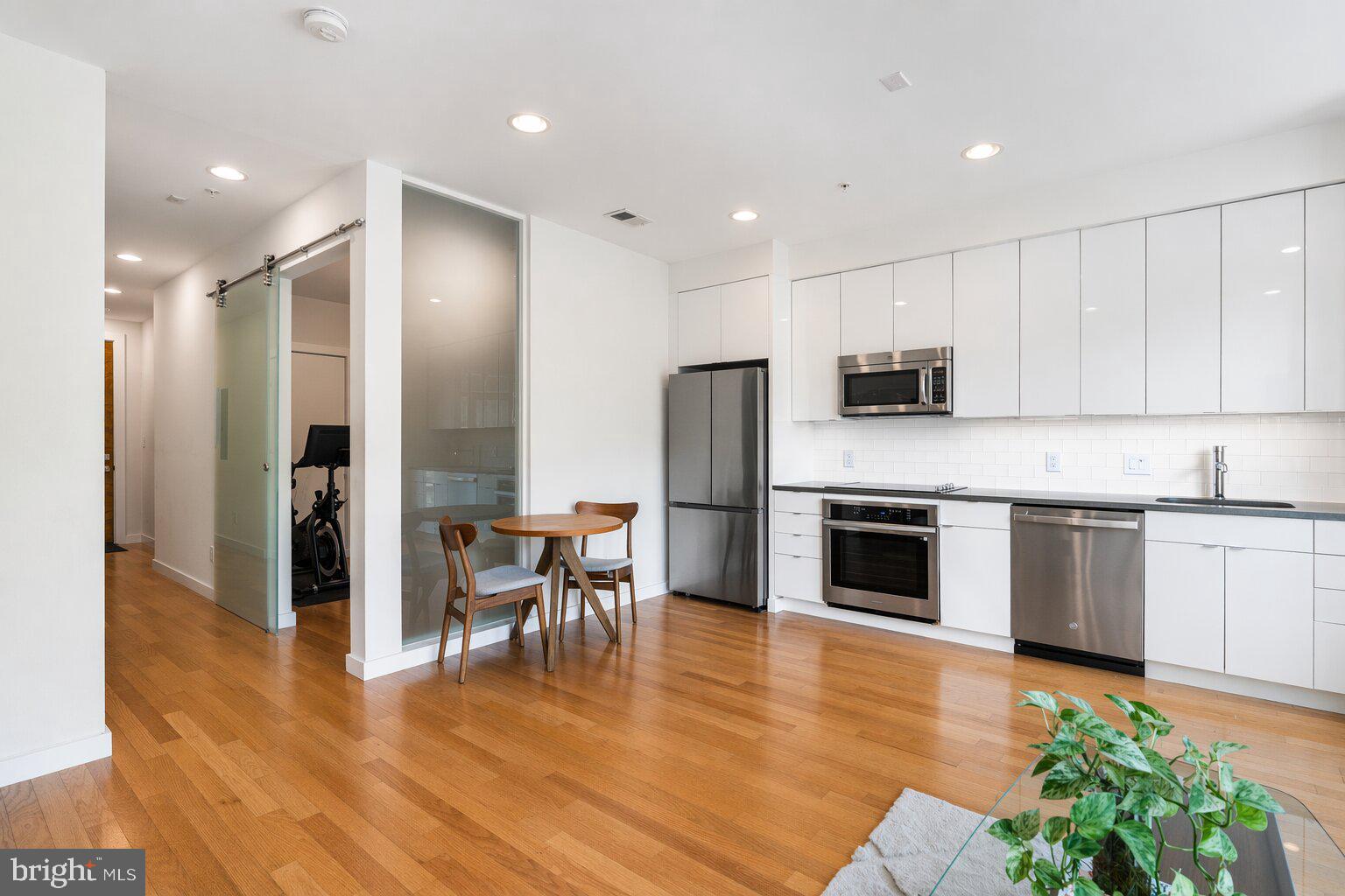 435 R Street Northwest, Unit 205 Washington, DC 20001 - Photo 3 of 17