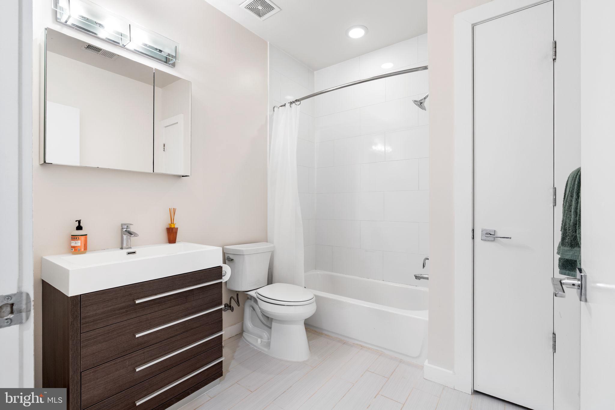 435 R Street Northwest, Unit 205 Washington, DC 20001 - Photo 8 of 17