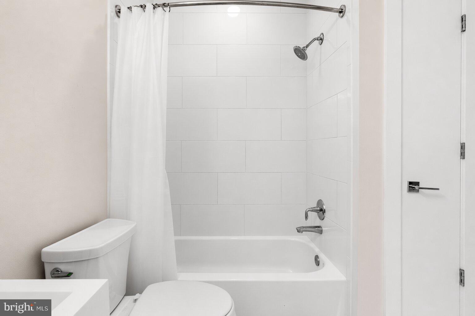 435 R Street Northwest, Unit 205 Washington, DC 20001 - Photo 9 of 17