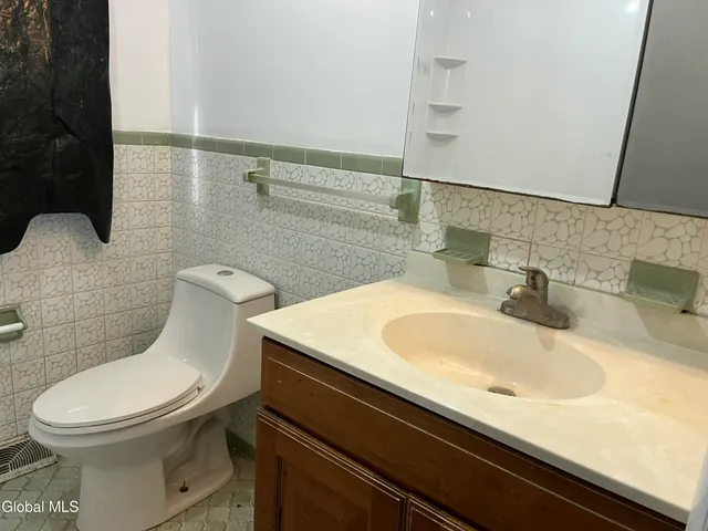 $1,950 | 5 Webster Court, Unit B, Colonie, NY 12110