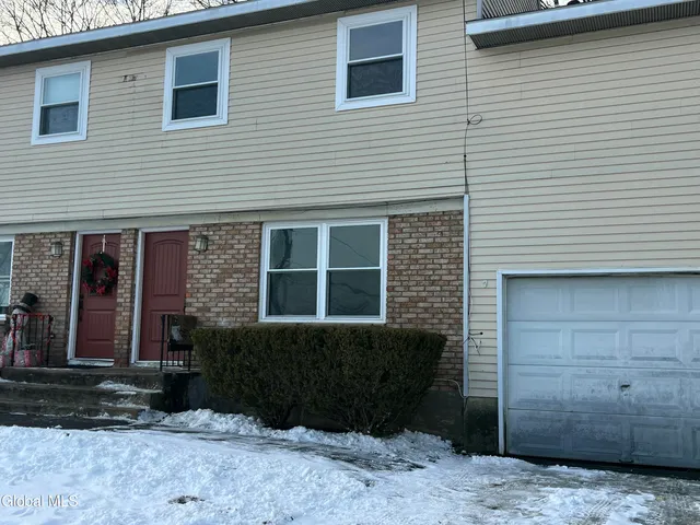 $1,950 | 5 Webster Court, Unit B, Colonie, NY 12110