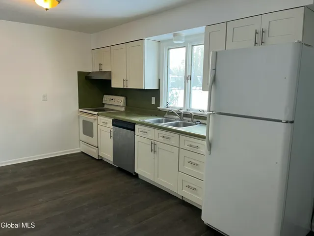 $1,950 | 5 Webster Court, Unit B, Colonie, NY 12110