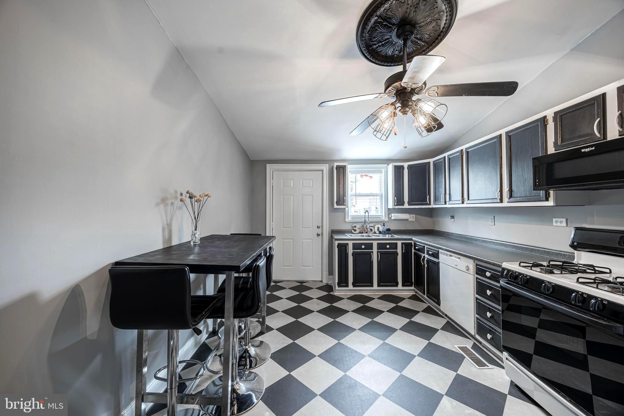 3450 Keswick Road Baltimore, MD 21211 - Photo 11 of 36