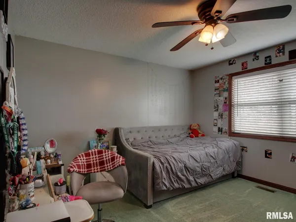 $384,900 | 1409 Pratt Street, Barry, IL 62312